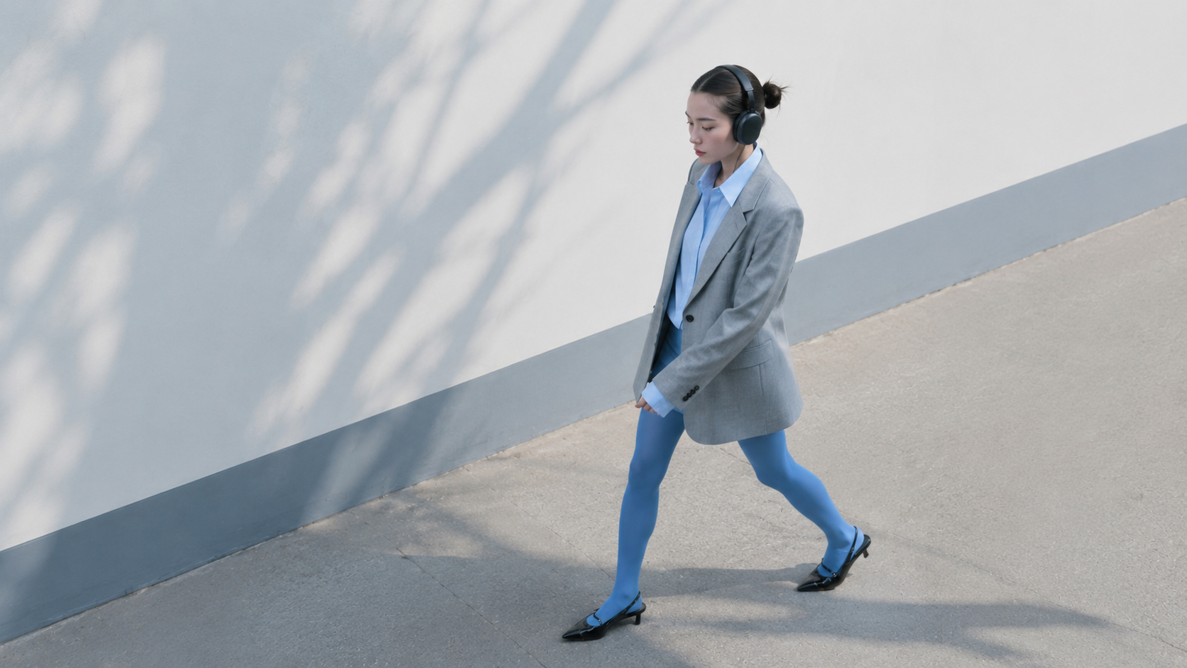 Model walking through a minimal architectural setting